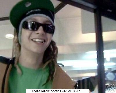 Tot ce stitzi despre el! - Zambeste........cine il iubeste? Manutele sus! - Tom Kaulitz!!